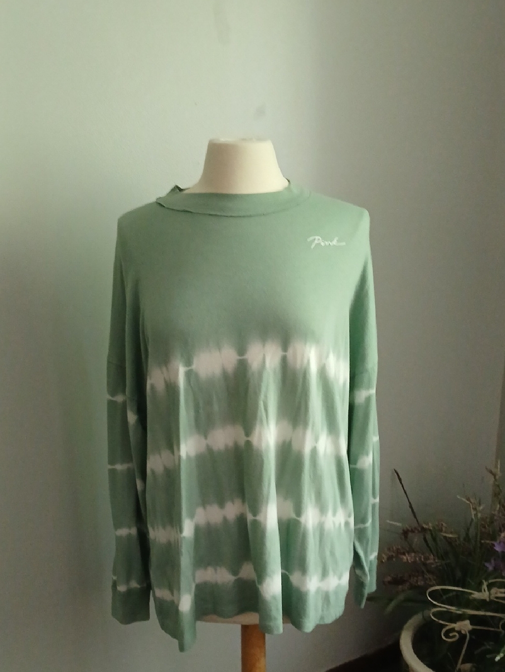 PINK Victoria's Secret Mint Green and White Tie-Dye Long Sleeve Tee
